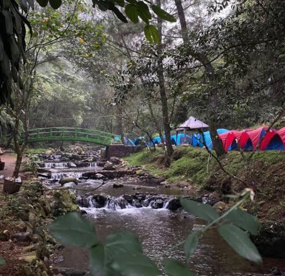 Hotel Tapian Taruko Camp Bukittinggi Exterior foto