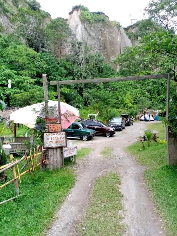 Hotel Tapian Taruko Camp Bukittinggi Exterior foto