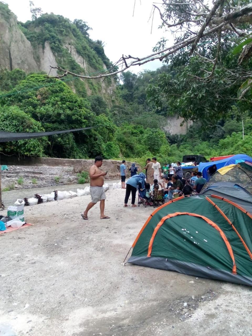 Hotel Tapian Taruko Camp Bukittinggi Exterior foto