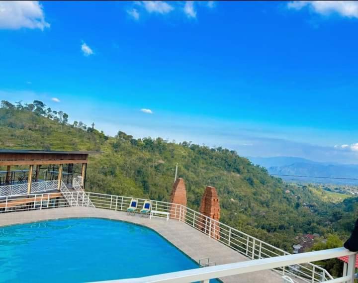 Hotel Tapian Taruko Camp Bukittinggi Exterior foto